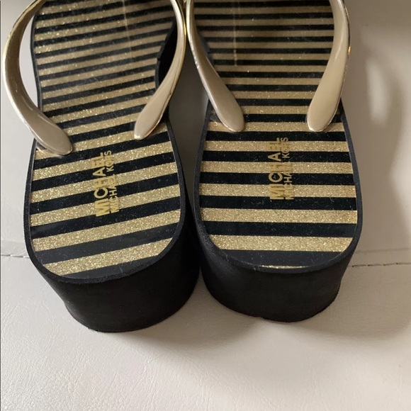 MICHAEL KORS BEDFORM PLATFORM WEDGES SZ. 7M GOLD - Picture 9 of 14